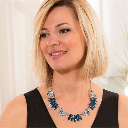 Collier blue tone