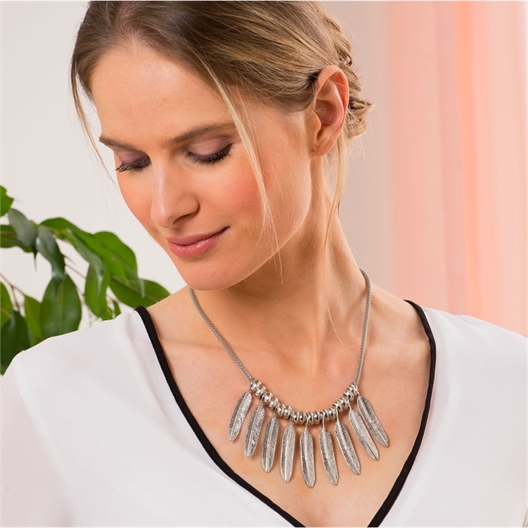 Collier plumes argentées