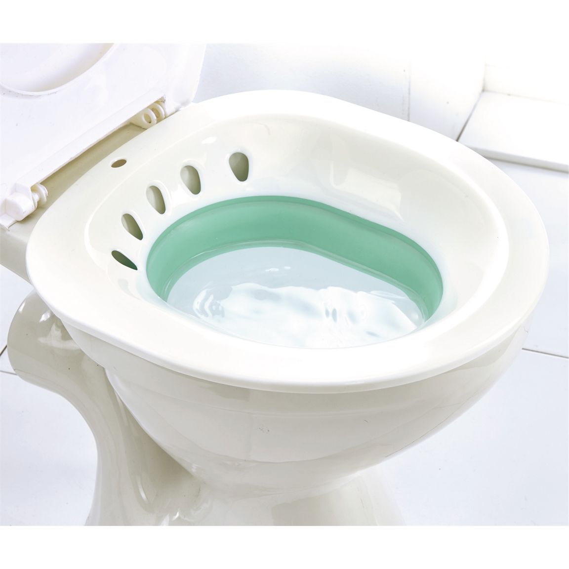 Le wc bidet intégré assure la toilette intime sur la cuvette du wc
