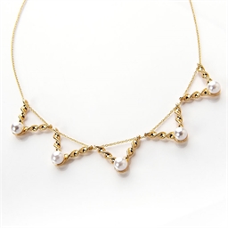 Collier perles triangle